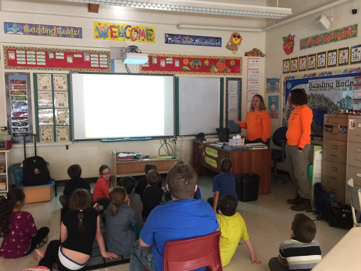 FES_NB's tweet image. Thank you to Carleton Ground Search and Rescue for the Hug a Tree presentation this morning. It was excellent! #adventuresmart #safetyweek