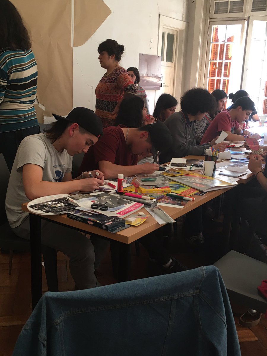 komunistamara's tweet photo. #MasQueUnaSala estudiantes de tercero medio en #Londres38 @Mineduc https://t.co/vtyRSy6vIX