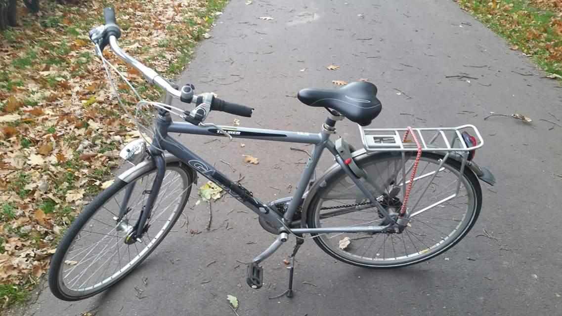 POL_Peelland's tweet photo. Van wie zijn deze spullen? Deze spullen werden vanmiddag aangetroffen bij een verdachte. Van wie zijn ze? Bel 0900-8844 #OOBRSC https://t.co/LxyBbhauux