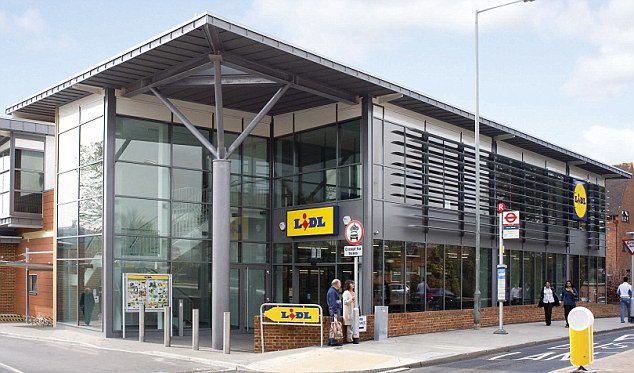 ConsumerViewNet's tweet photo. Lidl reveals plans for £1.45bn investment in the UK

#Lidl #investment #UK

https://t.co/BRH8mGj5NV https://t.co/f3RZ2eQjPr
