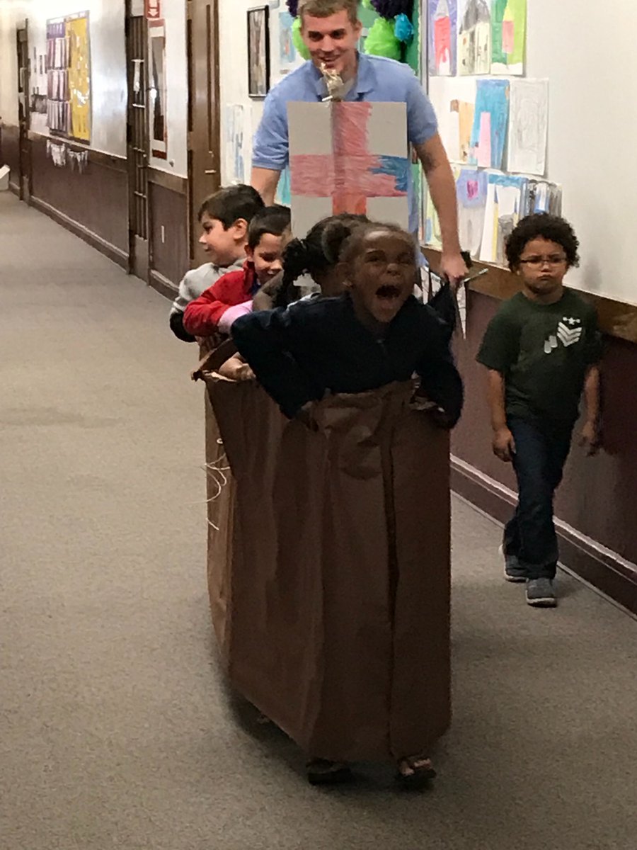 raes_heather's tweet photo. Christopher Colombus sailed the halls of LES in his three ships today. @LyonsSchool @Lyonsgrade1 https://t.co/QB2zG9imr6