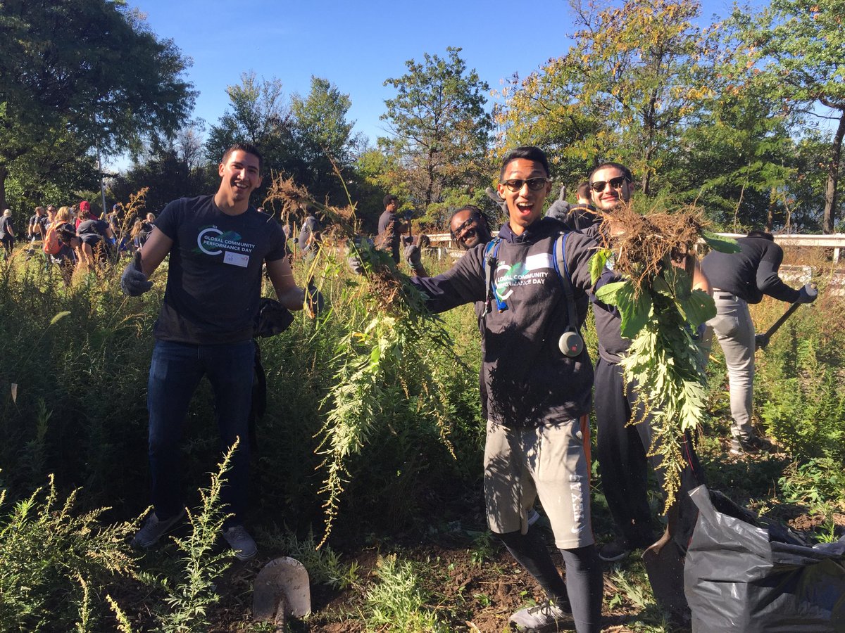 performics's tweet photo. #performicshelps Riverside Park NYC with #NYCares https://t.co/OnyQ1otGWv