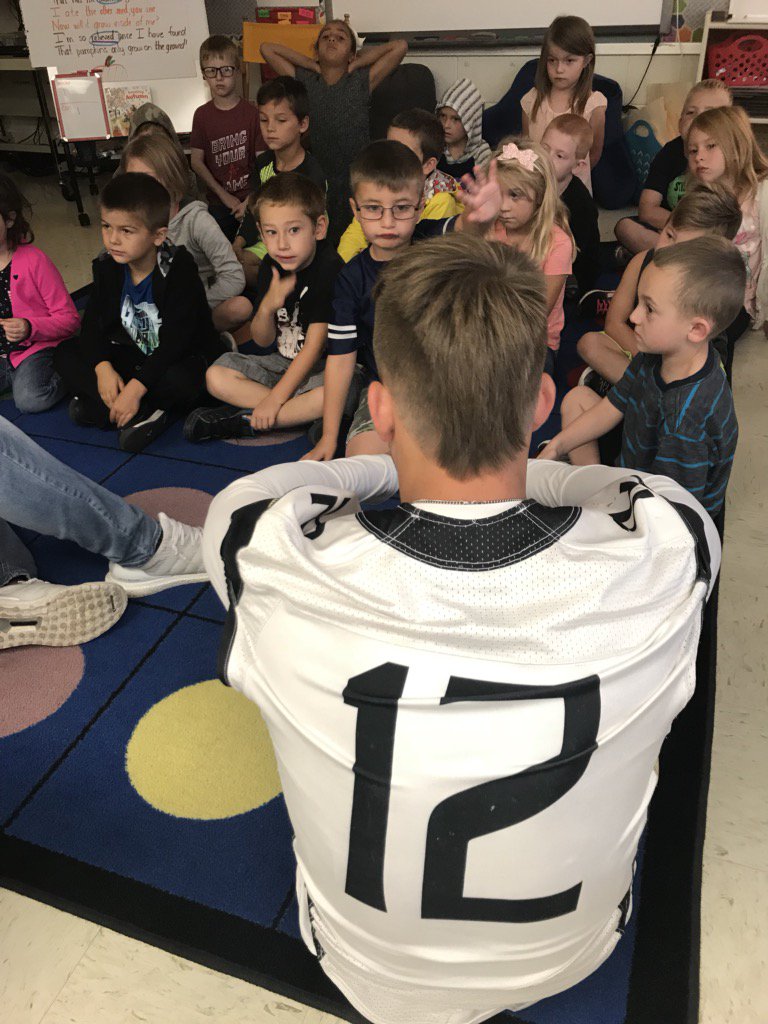 melissasclass's tweet photo. #12 @landoseely talking to Elkhorn Kids about showing respect. #ESSDexcels https://t.co/iADUJJIEU2