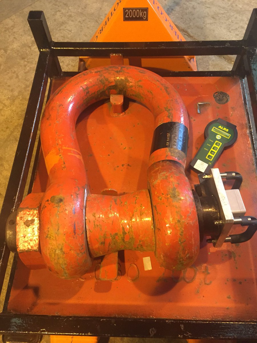 Protier_Lifting's tweet photo. 200t load shackle added to our ever increasing hire fleet. Fully calibrated with wireless readout. #heavy#lifting#hire#nationwide @JcmLoad https://t.co/3shULoURbl