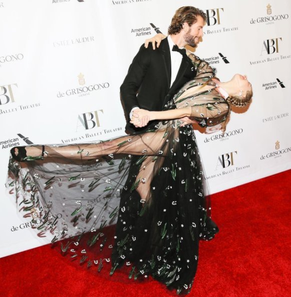 Dance_Magazine's tweet photo. Every major behind-the-scenes moment from the @ABTballet fall gala: https://t.co/65bXB1bXUe https://t.co/sxUSgrv3Ly