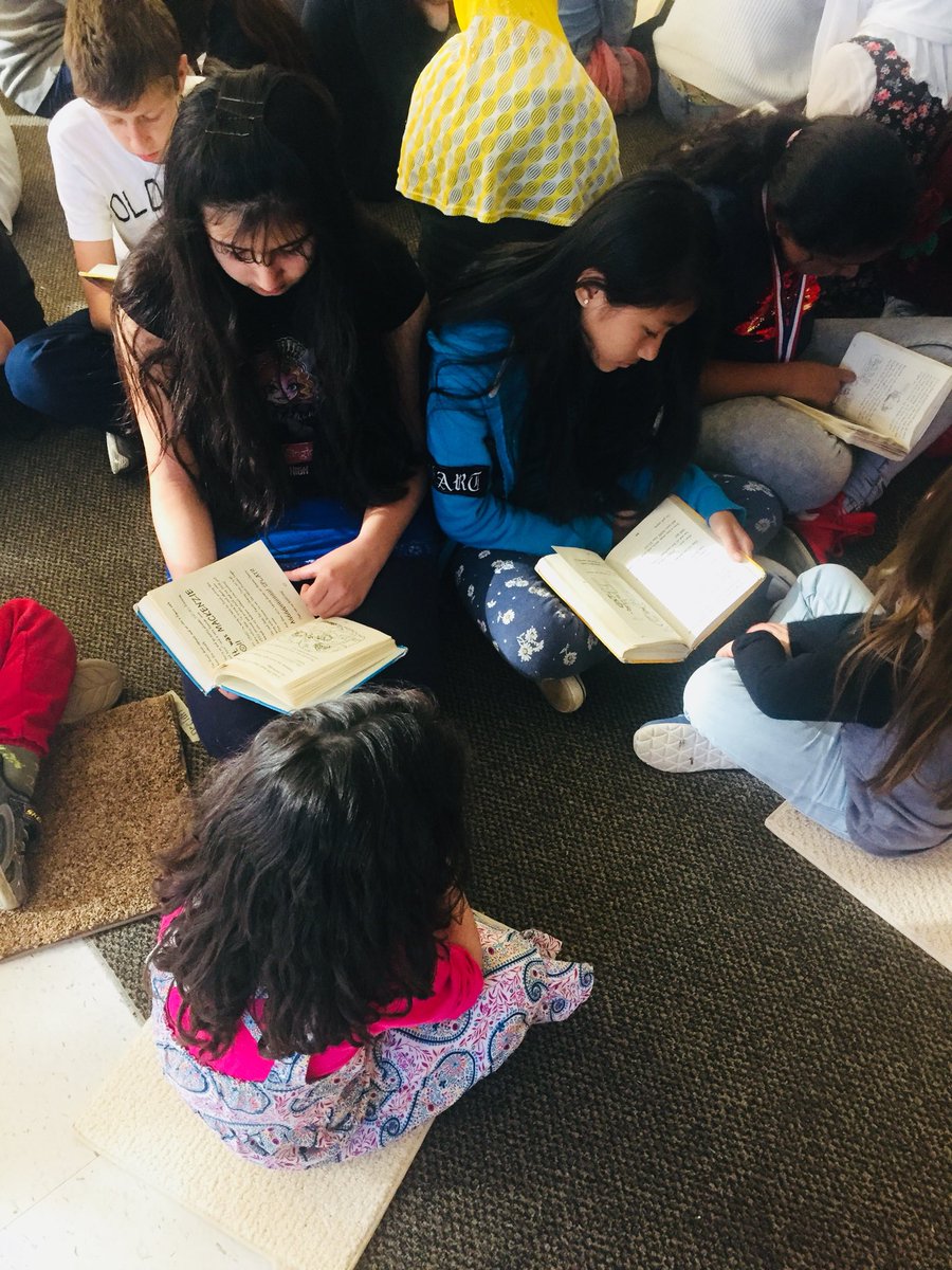MsAmber_teacher's tweet photo. #Kindergarten learning &amp; discussions on independent quiet reading w/ #R7a reading buddies @teachconley @FeatherstonPS https://t.co/utaK3y0m9M