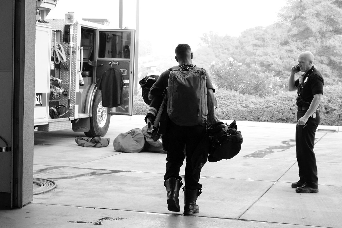 Mike2Media's tweet photo. Was a privilage to snap this #firefighter photo before they headed to the #TubbsFire &amp; #atlasfire @ECCFPD #oakley #brentwood https://t.co/RNjbMEyMvK