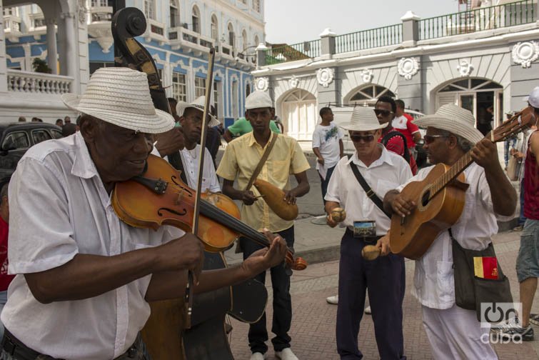 OnCubaNews's tweet photo. Santiago de #Cuba is the cradle of a large part of Cuban #culture. https://t.co/6DDKbGHiXe #cultureday #OnCubaFiles https://t.co/9uGy8NRTjK