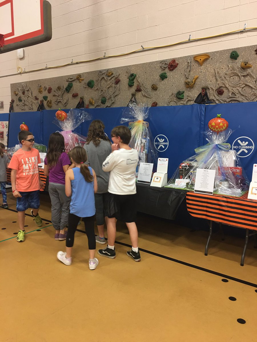 Checking out the amazing baskets for Kipling's Pumpkin Fest! #kip109