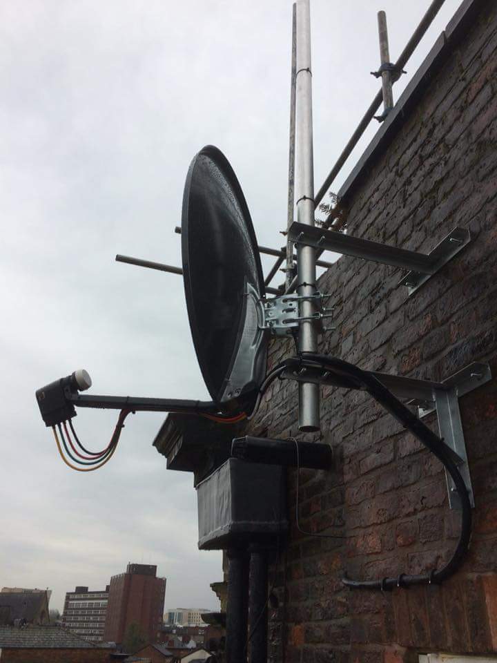 ukpowerup's tweet photo. #bankchambers had an ariel and satellite dish installed today. Great job done from @travisionsat. @Hallandcobuild @Kingstonebuild @ukpowerup https://t.co/UOtyOjccBL