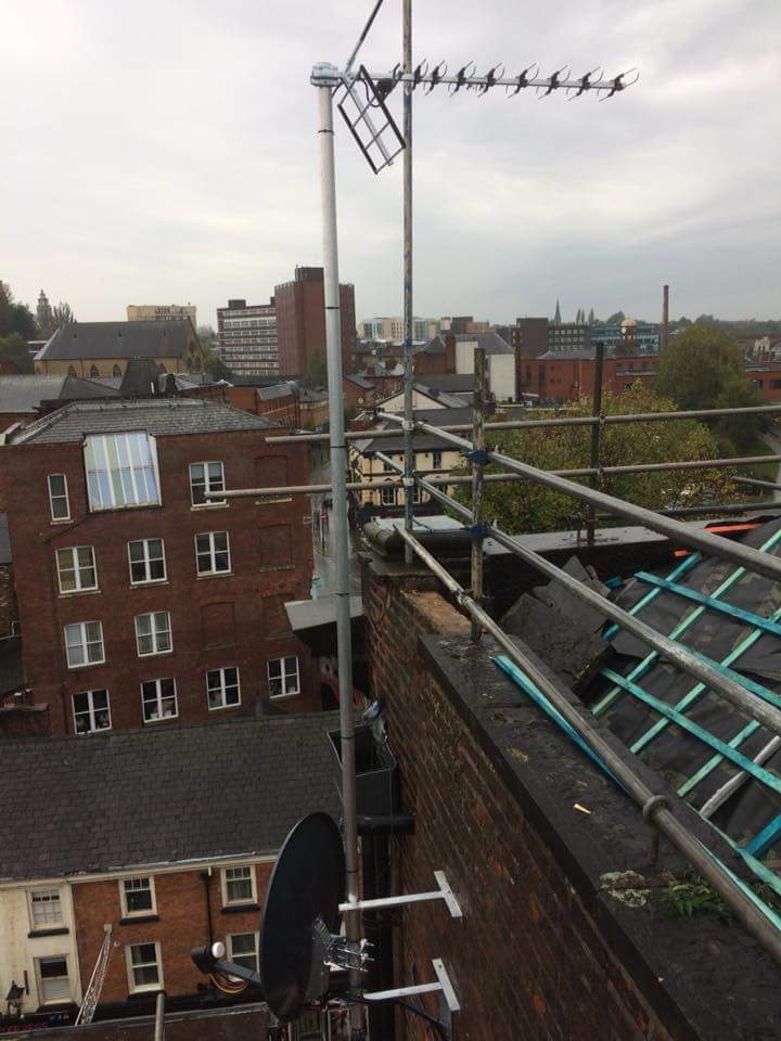 ukpowerup's tweet photo. #bankchambers had an ariel and satellite dish installed today. Great job done from @travisionsat. @Hallandcobuild @Kingstonebuild @ukpowerup https://t.co/UOtyOjccBL