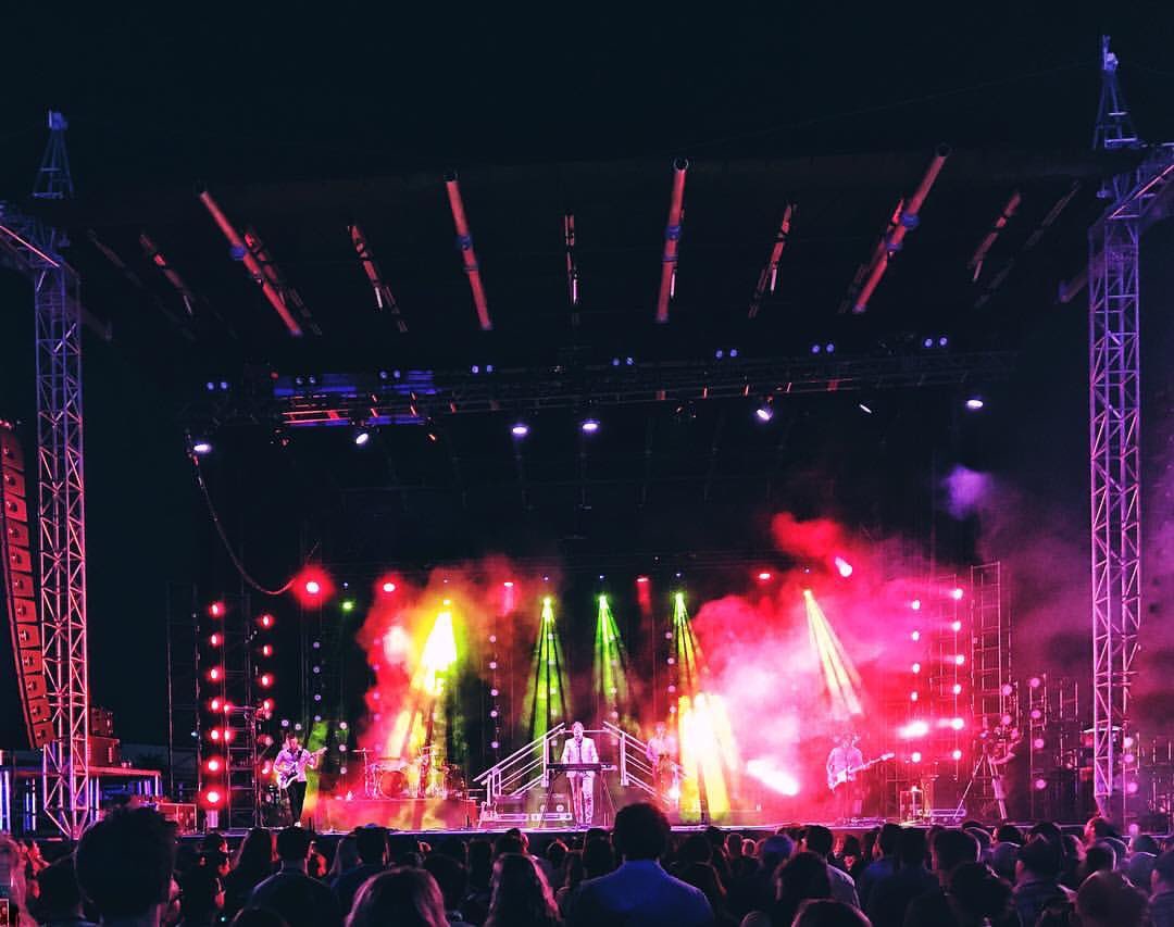 SaintMotel's tweet image. Viva Las Vegas!  Amazing night with @Adobe and @MarkRonson at #MaxBash 💙🎉#VegasStrong