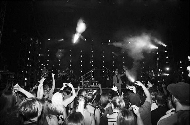 SaintMotel's tweet image. Viva Las Vegas!  Amazing night with @Adobe and @MarkRonson at #MaxBash 💙🎉#VegasStrong