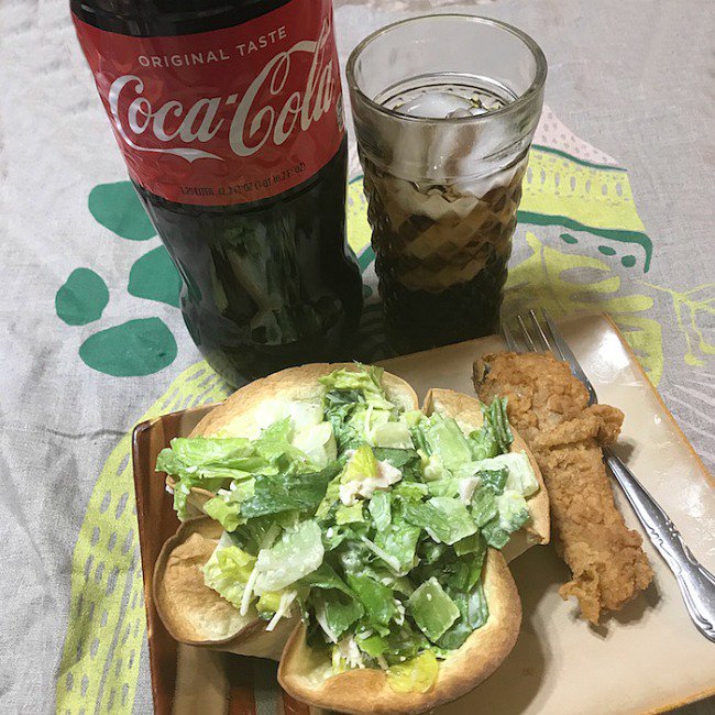 jet_research's tweet photo. Homemade Tortilla Bowls - Tasty, Fun Meal For A Busy Day 
#ad https://t.co/5JrMqWT8yZ #ServeWithACoke #ShopRite #CollectiveBias https://t.co/wrCT3Gv4b1