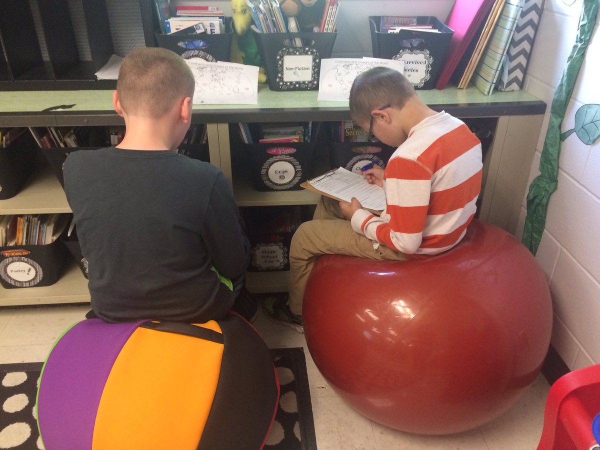 LeaStutzman's tweet photo. Awesome flexible seating! #energizedwork #bouncing #KLSDStaff #KINGSSTRONG https://t.co/aeovIiAyKW