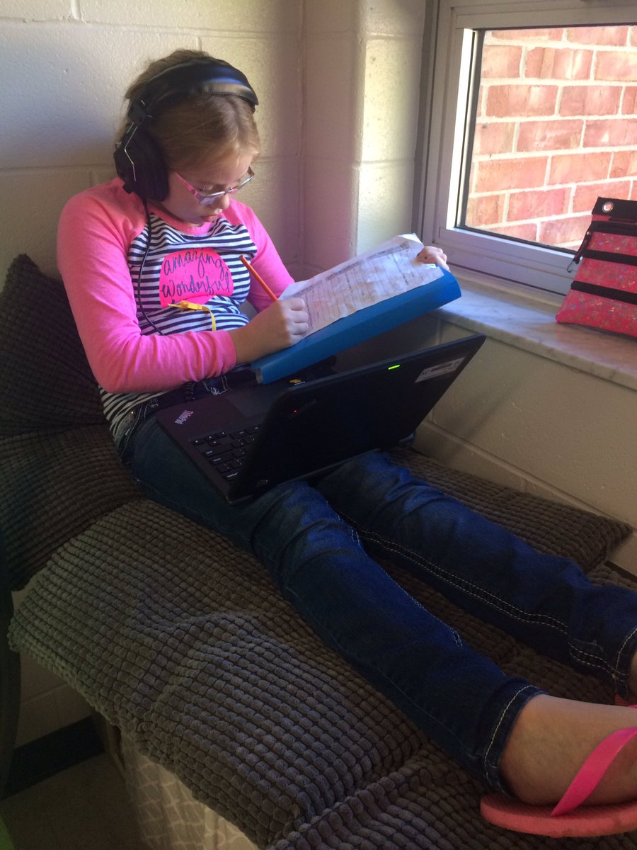 LeaStutzman's tweet photo. Listening to reading on one of our favorite websites Get Epic! #KLSDStaff #4graderocks #KINGSSTRONG https://t.co/AhB8B4PG3Y