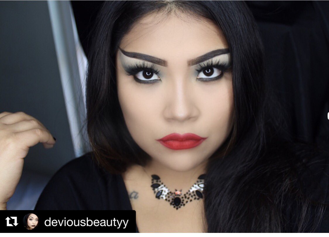 MuaBebe's tweet photo. Beautiful little munster 🖤
#Repost @DeviousBeautyy
Waiting for my Herman to get home 🦇
#themunsters
#bebebellamuas #bebebellaapp https://t.co/KTg857WyjR