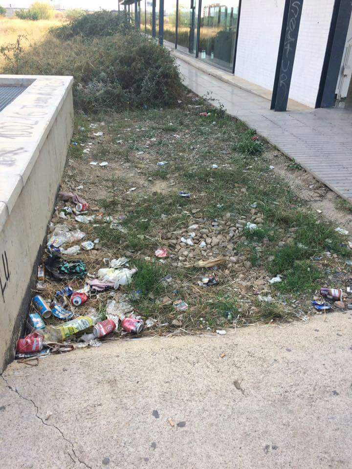 CCD_PValencia's tweet photo. En #CCDQuart no entendemos la dejadez de @quartdepoblet en la limpieza de la parada del metro de Faitanar #SolucionesYA @ccdalfafar https://t.co/cjjp1VhTze