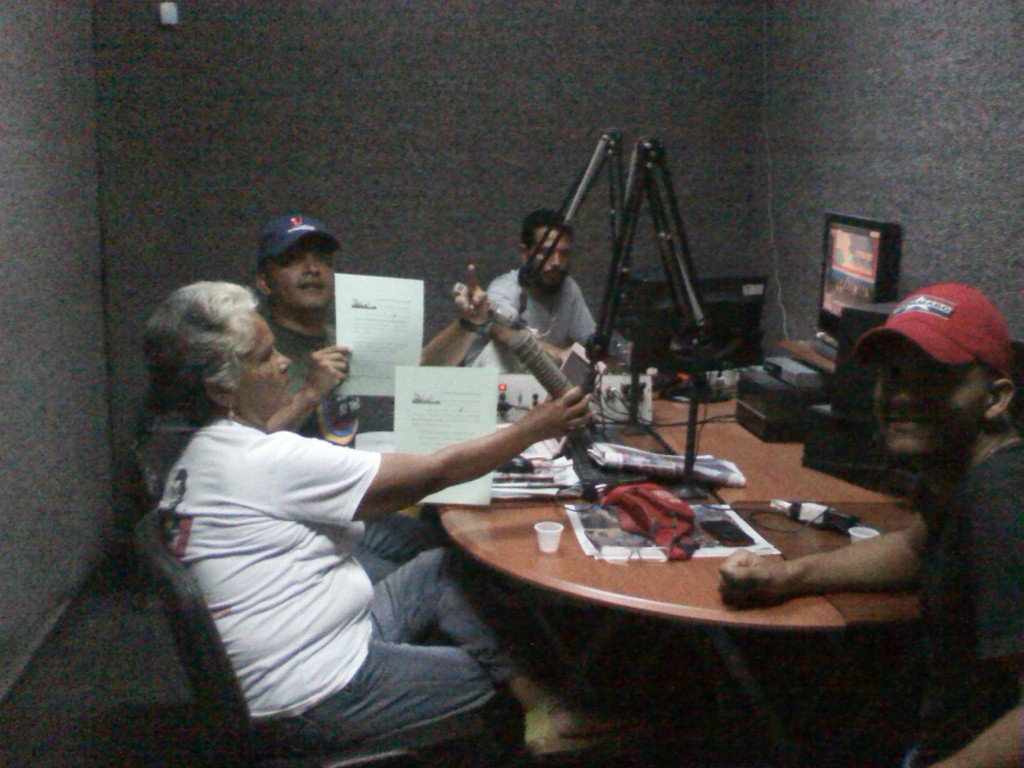Jamr_0412's tweet photo. jorgelugo26: via: SibciGuarico ; RT otrocel: Ya al aire Tardes del Comunicador Popular Agarrense Escuálidos #EnCue… https://t.co/OpD7cAIg3y