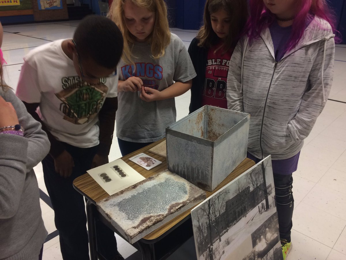 LeaStutzman's tweet photo. Learning about primary resources. Thanks Warren County Historic Society for bring in 100 year old artifacts. #loveourcommunity #KLSDStaff https://t.co/QIJEnKe7WI