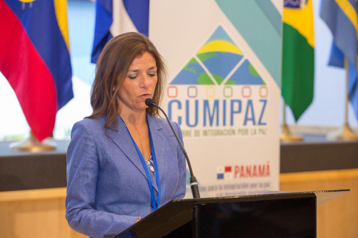 embajadaporpaz's tweet image. Ania Salinas: El derecho internacional humanitario, se ha encargado de fortalecer el balance entre lo militar y la humanidad. #CUMIPAZ