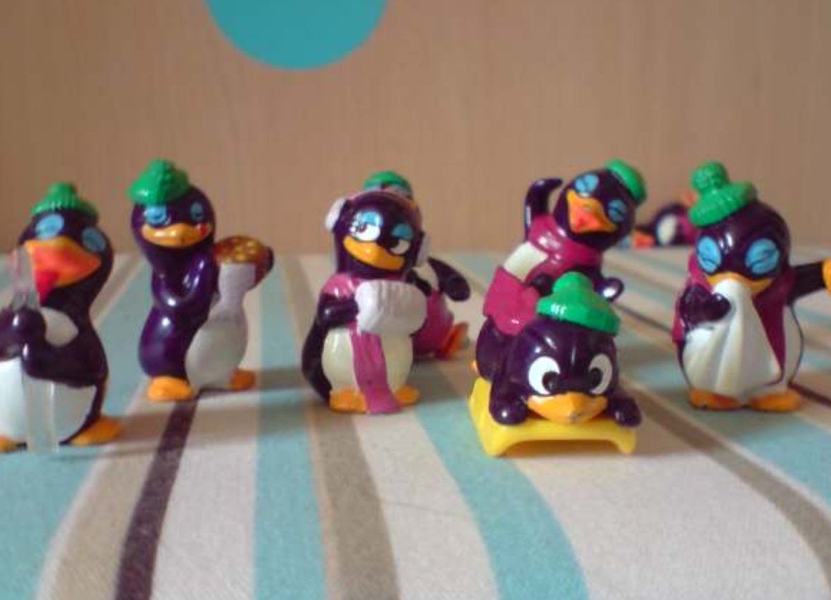 Lyzabeth88's tweet photo. Qd pendant la pub de #KohLanta tu as un flash de ton enfance... les personnages #Kinder  ! Vous aussi vous les collectioniez ? #BornIn88 https://t.co/1LbroCG0lZ