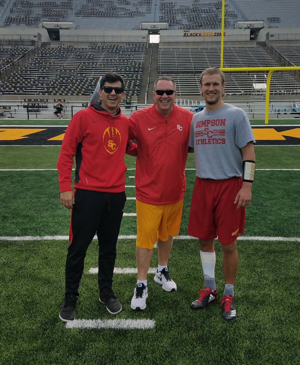 CoachJeffJudge's tweet photo. Great work out today @IowaHawkeyeFootball. Thanks for the hospitality #Simpsonfootball https://t.co/jJSmmpojKC