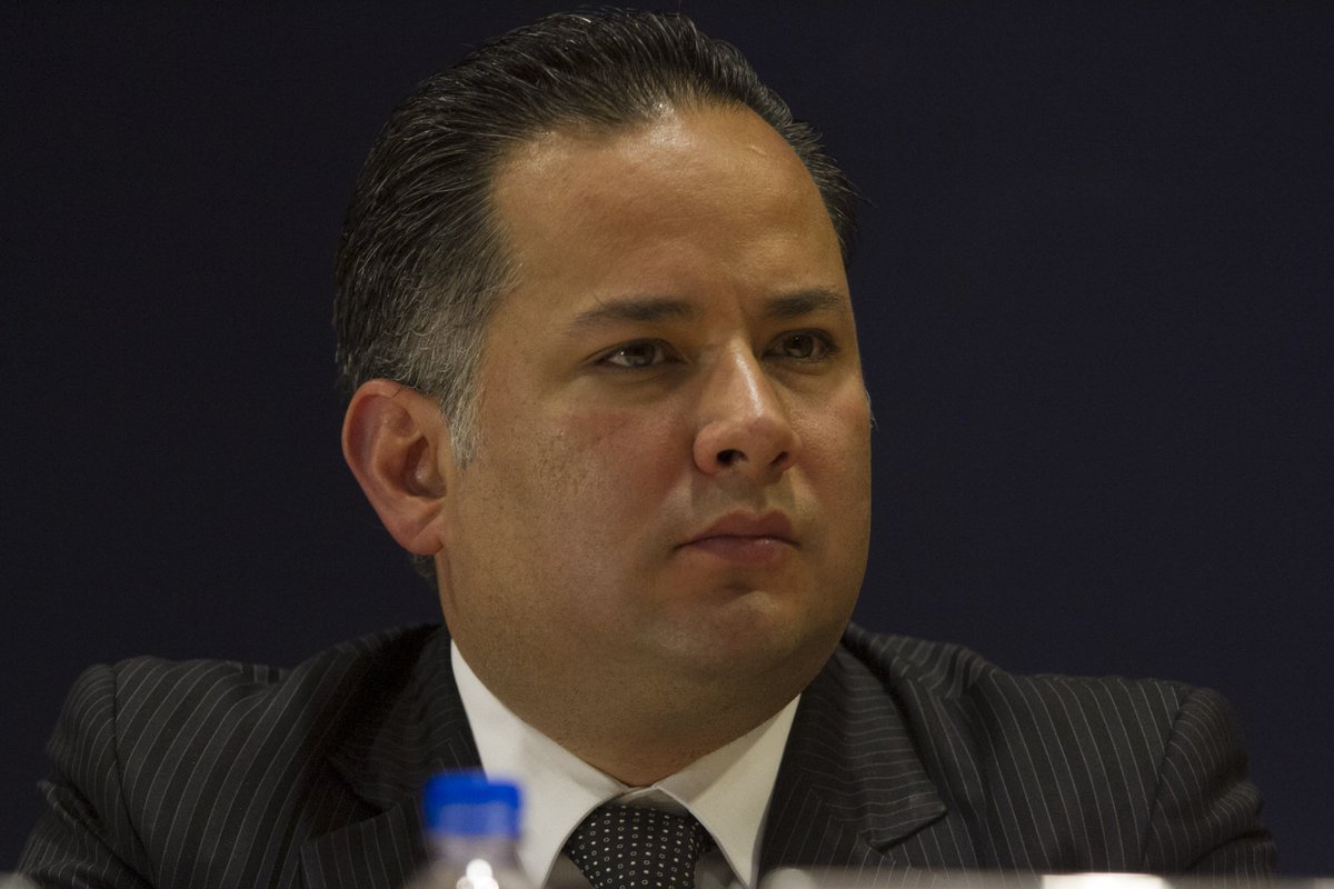 politicomx's tweet photo. 🔴#ACTUALIZADO
Santiago Nieto impugnará su destitución de la #FEPADE en el Senado.
"Soy un hombre de leyes", asegura: https://t.co/oHYAhvvYal https://t.co/mqxmVrJ8s3