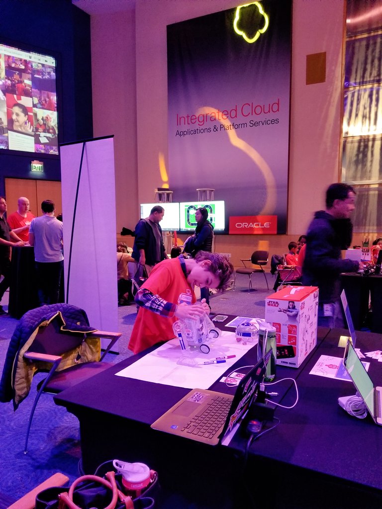 gozelaamoth's tweet photo. .@jrwashley @lsptahoe kick-off #OracleMaker Fair & introduce @Oracle fantastic makers @oauxcloud @InnovateOracle #LifeatOracle https://t.co/UbqJCRPVKc