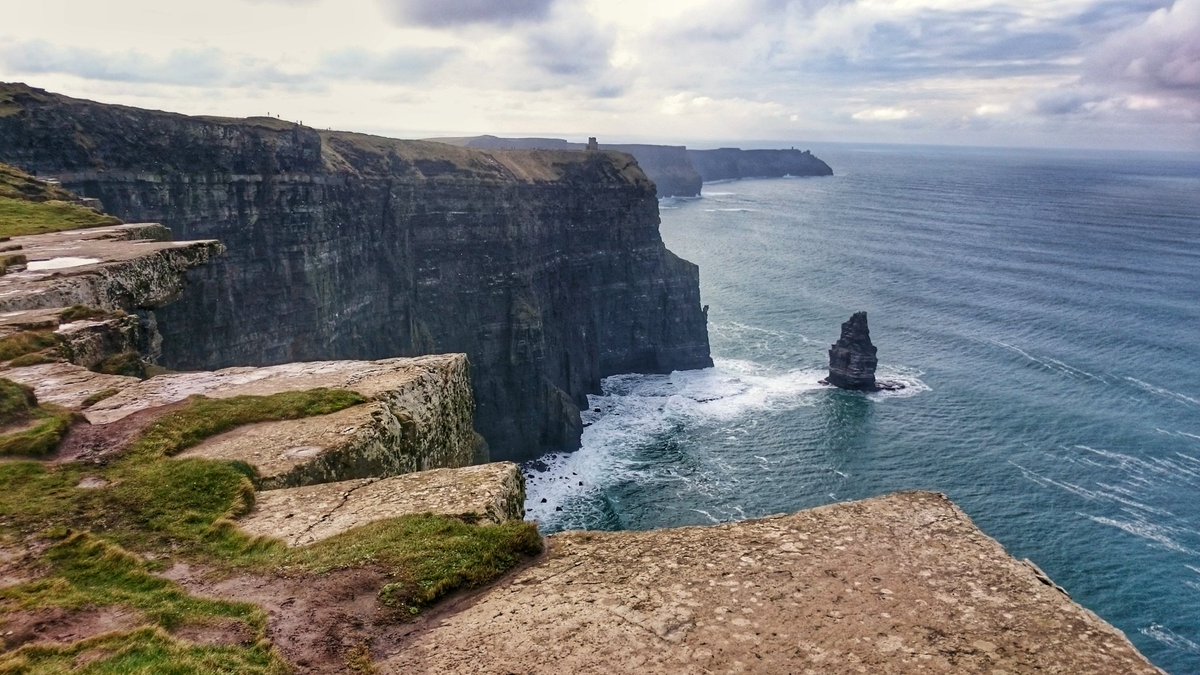 Can't wait for Lahinch next weekend and hopefully visiting these beauties again 😍 #CliffsOfMoher #Lahinch #Ireland #WildAtlanticWay