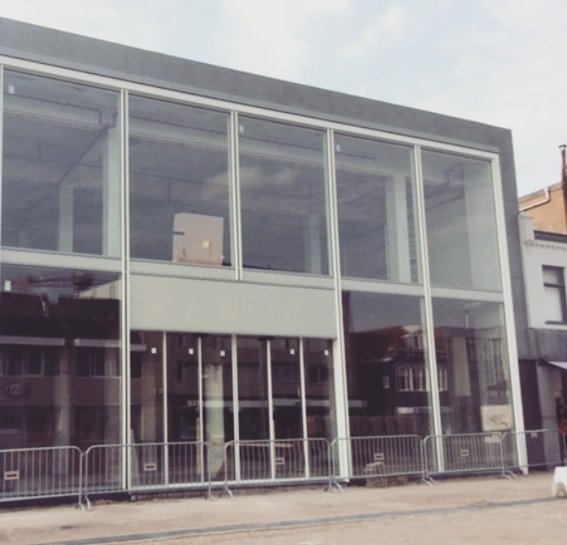 vastgoedvrouw's tweet photo. Afgelopen week was het zover. Sleuteloverdracht!! Trots op het gehele team. H&amp;M gaat nu afbouwen. Q1 2018 opening #vd #oudevd #breestraat60 https://t.co/TvxOAjqyCL