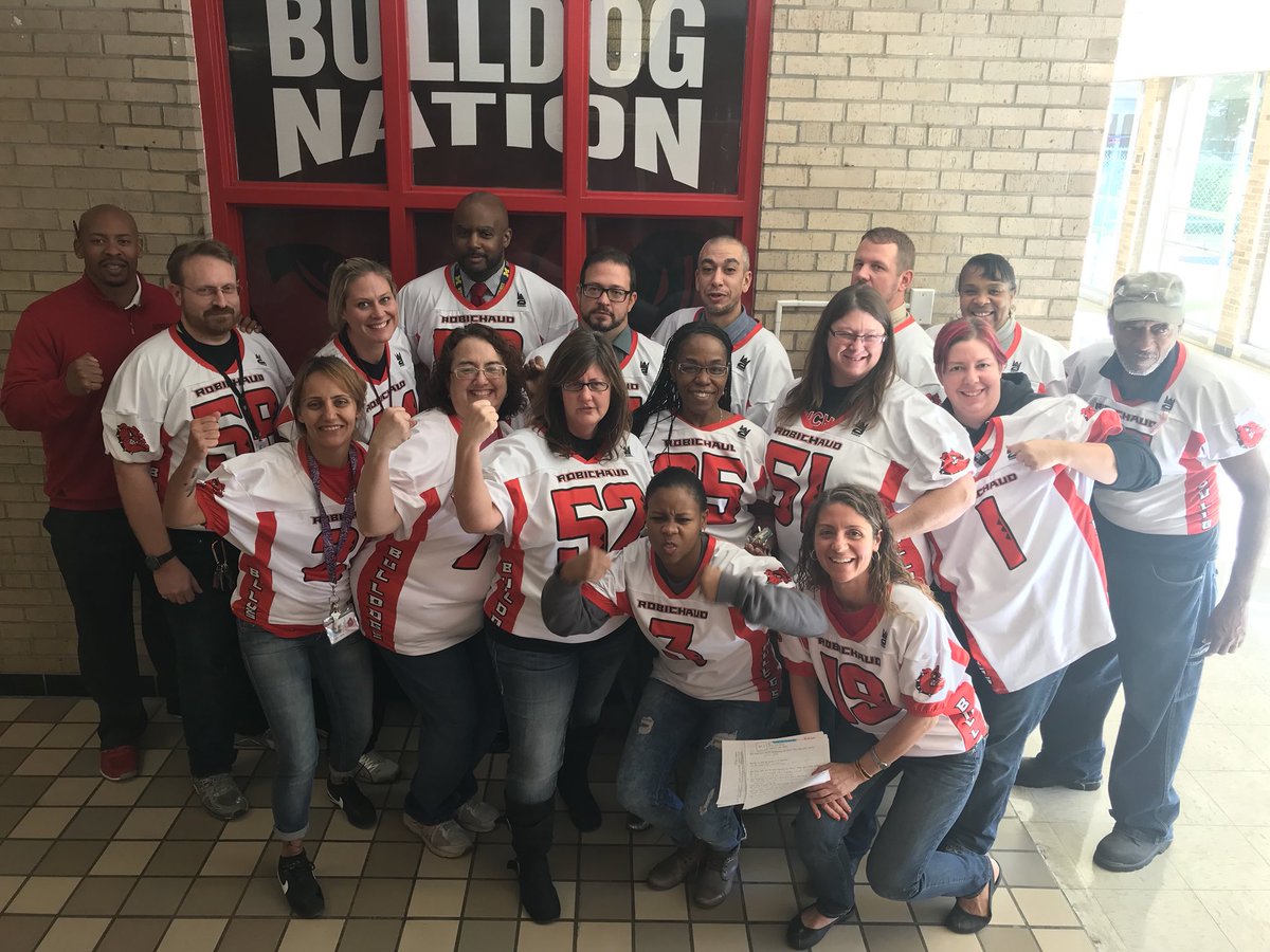 RobiAthletics's tweet photo. Teachers at Robichaud showing their pride for the football team on Senior Night. 

#Robichaud Pride
#BulldogNation
💯🐾🏈🐾🐾🐾🐾🐾 https://t.co/a98Lc4QZPC