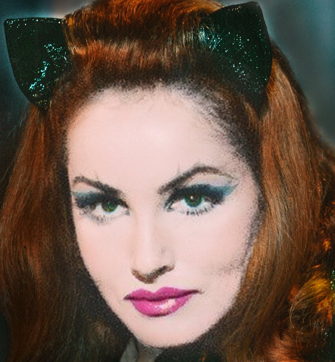 julienewmarreal's tweet image. the First and Only CATWOMAN
 SAT 10/28 - Stan Lee&apos;s LA Comic Con
 stanleeslacomiccon.com
 Los Angeles Convention Center
 #CATWOMAN