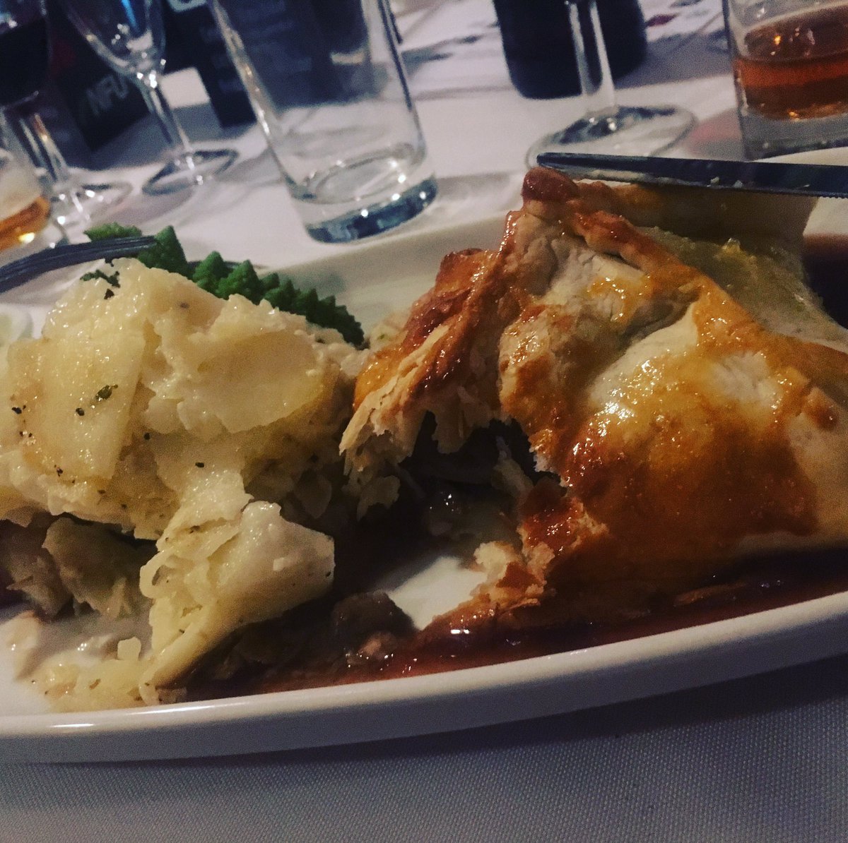 squash_pr's tweet photo. Fab meal! Good Food Awards 2017 #tasteofstaffs https://t.co/YCck8vsKGI