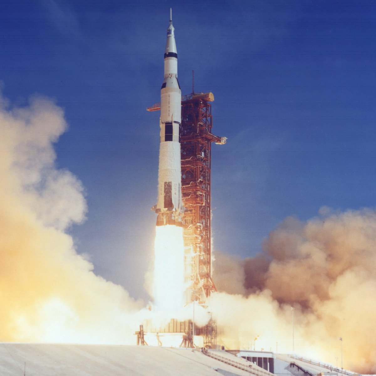 TheRealBuzz's tweet photo. #fbf #Liftoff #APOLLO11 https://t.co/N4xqngtm7A