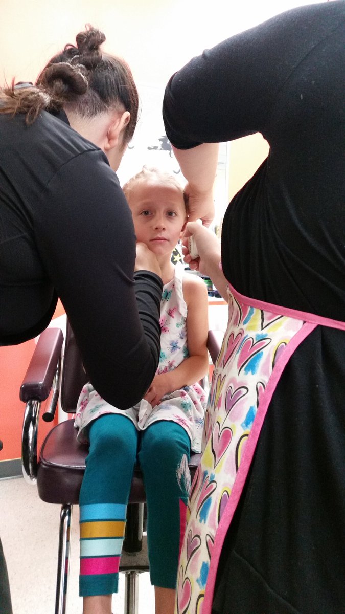 Sarahdan08's tweet photo. @MissBin103 Lilly got her ears pierced! https://t.co/uYP0Zbl2XQ