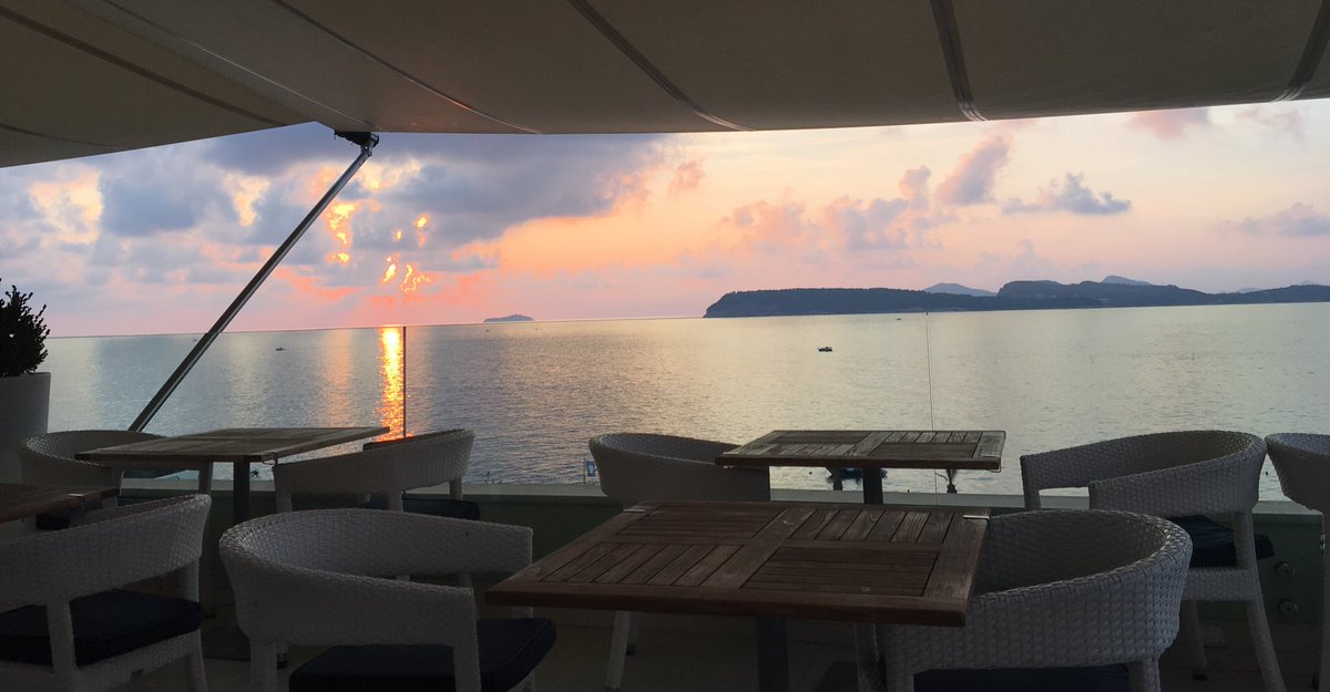 ClimeFish's tweet photo. 600 followers! Thank you all for being interested in @ClimeFish!Ending the #EAS2017 with a final sunset meeting 🐟🌍💙 https://t.co/ayo4ALnRfw