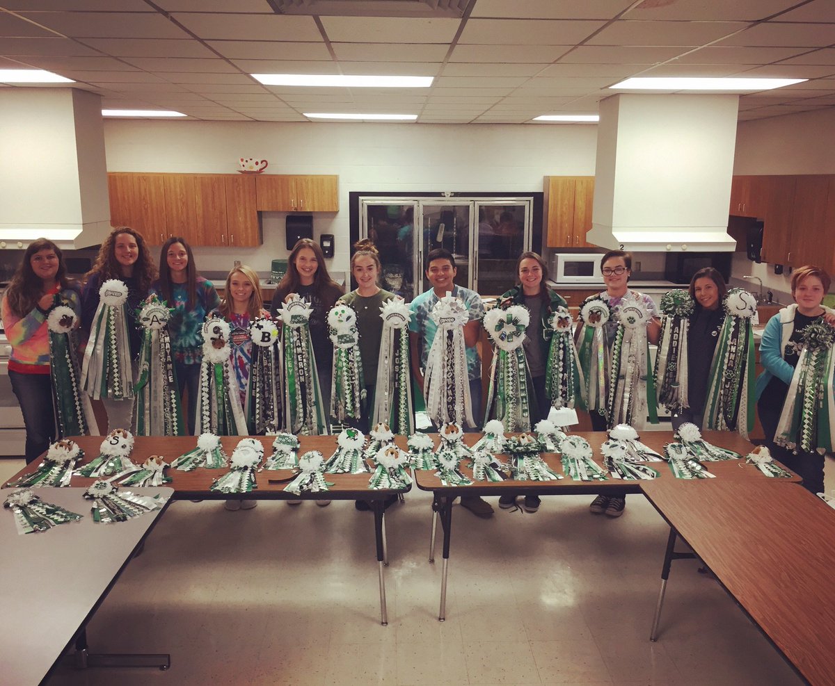 SantoHighSchool's tweet photo. Proud of Santo Floral Design for making 60 mums &amp; garters! Thanks to all who ordered. We had a blast making your mum or garter! #santoffa https://t.co/mT8UZxQW7i
