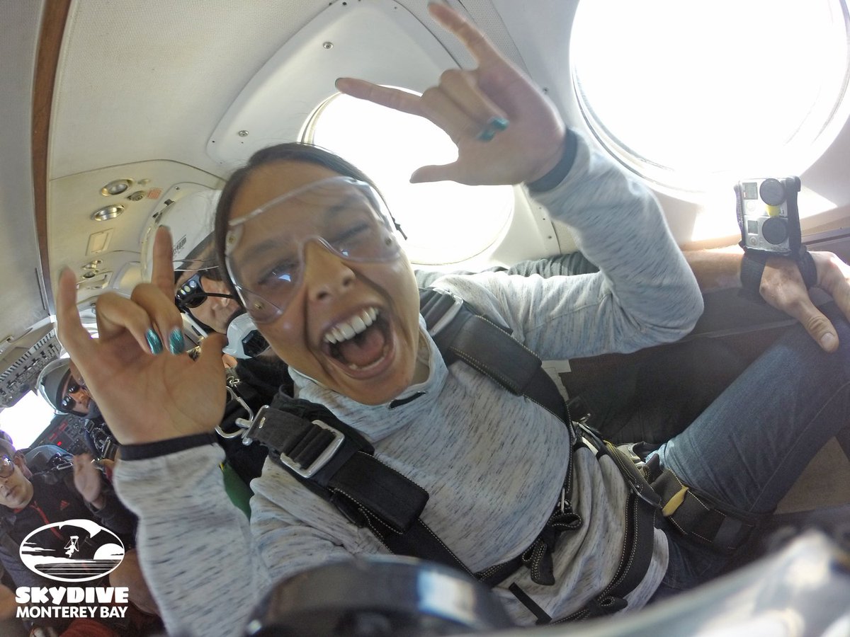 MontereySkydive's tweet photo. What's your favorite part of skydiving?! Some say the trek to 18000ft is the most fun.
#adrenaline #JumpSMB #skydiving #TravelSkills https://t.co/bTh1KG7z3W