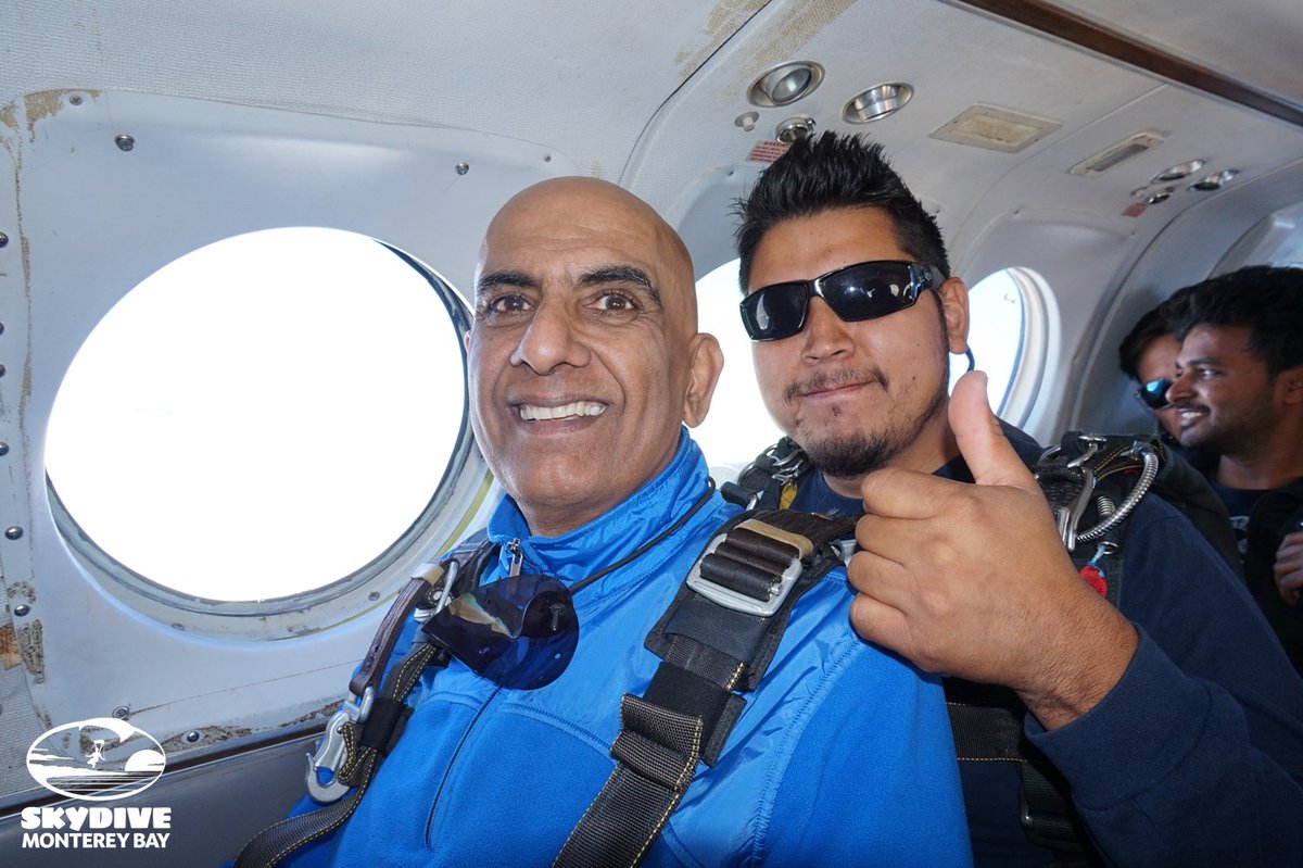 MontereySkydive's tweet photo. What's your favorite part of skydiving?! Some say the trek to 18000ft is the most fun.
#adrenaline #JumpSMB #skydiving #TravelSkills https://t.co/bTh1KG7z3W