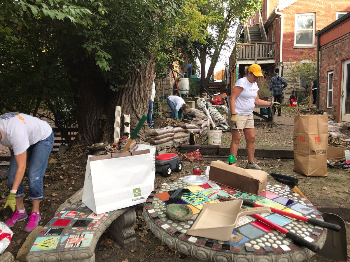 Johnfierro84's tweet photo. Thank you @REACHHealthcare for holding your community service project at the @MattieRhodes Art Gallery garden! https://t.co/WxfjRIxmr3
