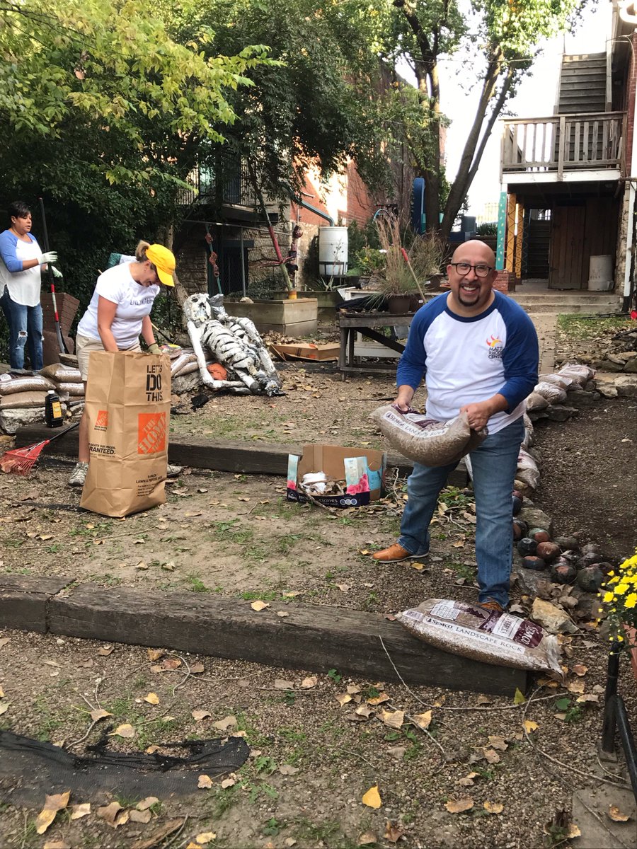 Johnfierro84's tweet photo. Thank you @REACHHealthcare for holding your community service project at the @MattieRhodes Art Gallery garden! https://t.co/WxfjRIxmr3