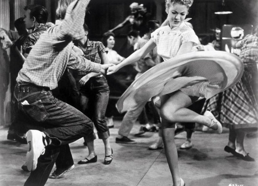 Rosso__Antico's tweet photo. Cécile de @armadiodelitto ci immerge nelle atmosfere Swing. Scopri subito i migliori balli #VintageContemporanei: https://t.co/xFMYjeTMHV https://t.co/3lqqa1KOt2