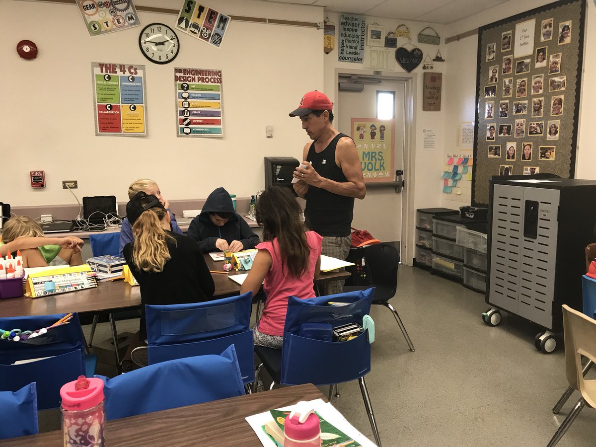 Haweselementary's tweet photo. Math centers on Friday morning! Parents helping build math fluency! #behawesome #befluent #weloveourvolunteers #4thgrade #mathrotation https://t.co/GBnCkL4XyY