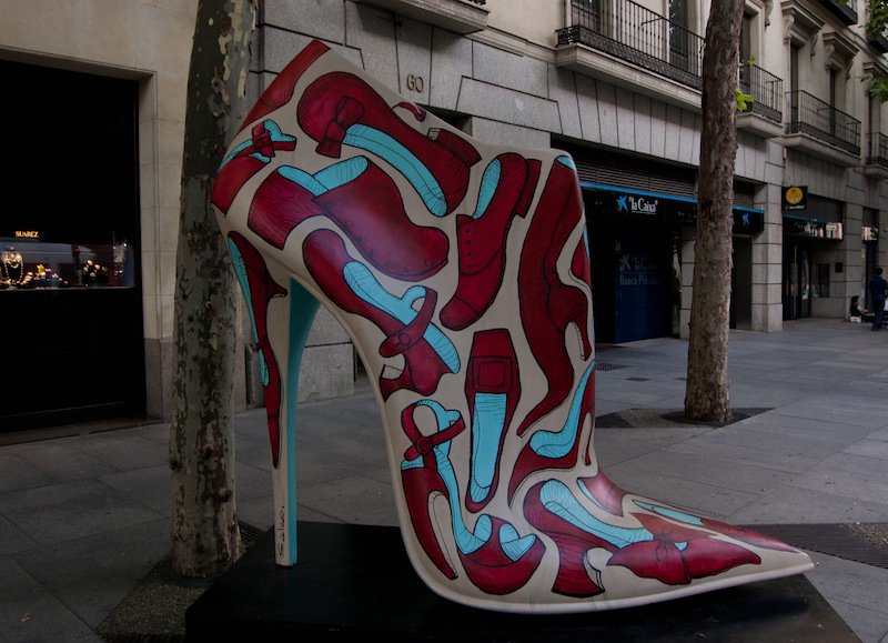 LatinMedios's tweet photo. #Zapatos gigantes convertidos en #obrasartísticas gracias a la intervención varios #Diseñadores #Color #Forma #Creatividad #Viernes 👠👀👏 https://t.co/xF5EDdQBxp