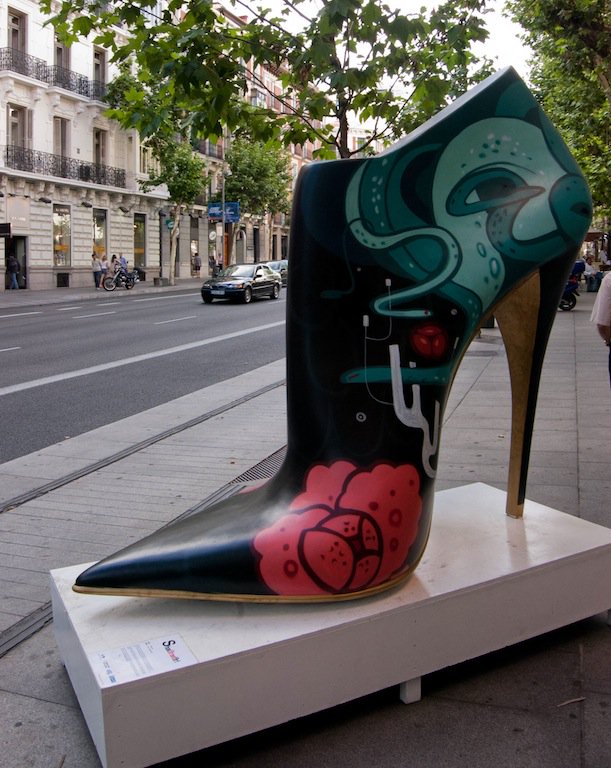 LatinMedios's tweet photo. #Zapatos gigantes convertidos en #obrasartísticas gracias a la intervención varios #Diseñadores #Color #Forma #Creatividad #Viernes 👠👀👏 https://t.co/xF5EDdQBxp