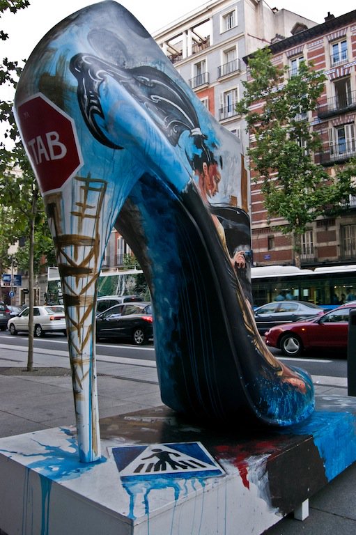 LatinMedios's tweet photo. #Zapatos gigantes convertidos en #obrasartísticas gracias a la intervención varios #Diseñadores #Color #Forma #Creatividad #Viernes 👠👀👏 https://t.co/xF5EDdQBxp