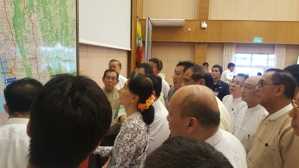 ZawHtayMyanmar's tweet photo. Myanmar State Counsellor, business tycoons discuss about the rehabilitation of Northern #Rakhine State ! https://t.co/OIMFs34Ltg