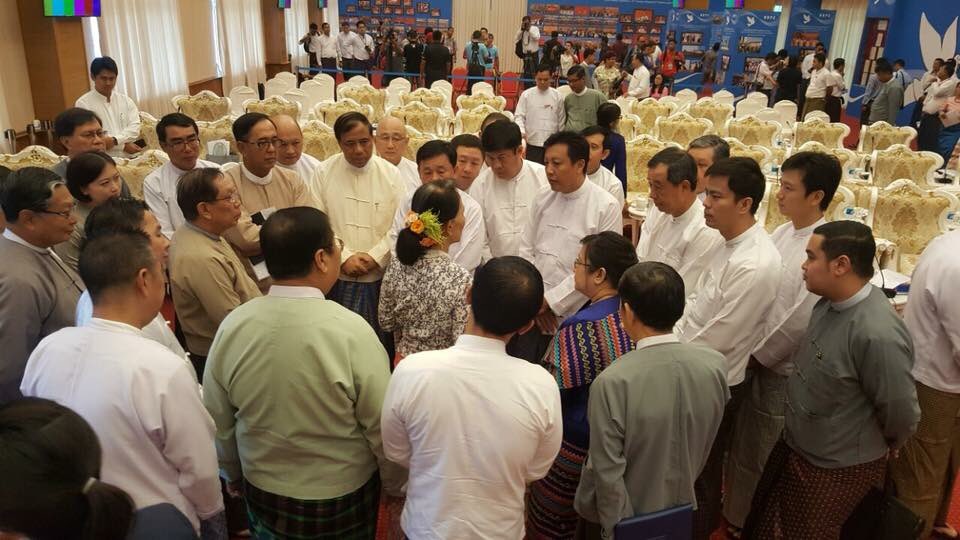 Myanmar State Counsellor, business tycoons discuss about the rehabilitation of Northern #Rakhine State !