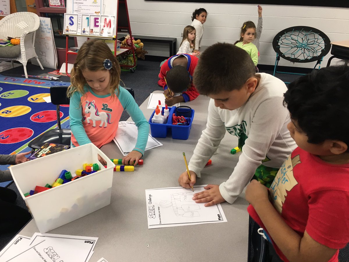 D59Brentwood's tweet photo. It's #STEAM Friday in @room704_crew....1st gr Engineers drawing designs before building their bridge #D59LEARNS @DrMikeMerritt https://t.co/uXxKkTPydA